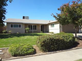 1155 Malone St, Hanford, CA 93230-3222