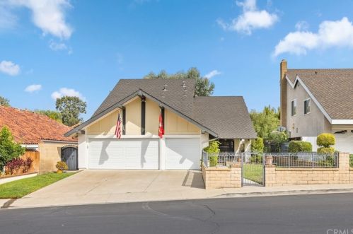 22301 Chestnut Ln, El Toro CA  92630-4306 exterior
