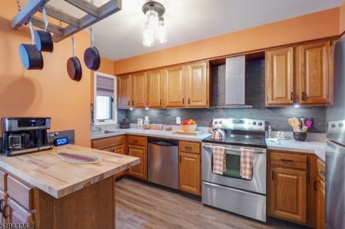 40 Augusta Dr, Annandale NJ  08801-1607 exterior