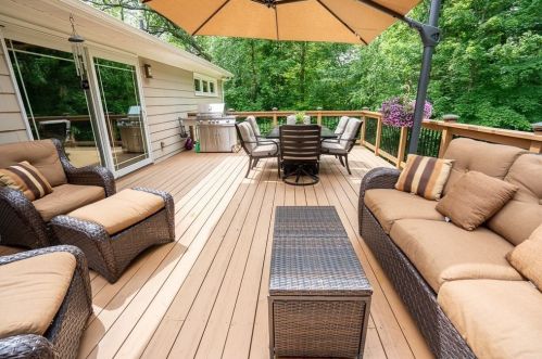 150 Manchester Ter, Springfield MA  01108-3413 exterior