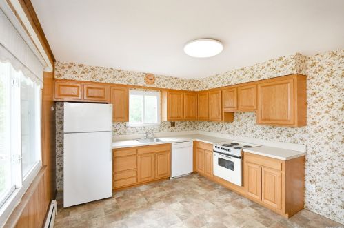 9 Leghorn Ct, Huntington Station NY  11746-2820 exterior