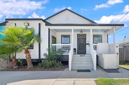 2107 54th St, Galveston TX  77551-5122 exterior