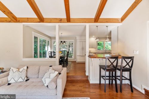 9106 Meadowcreek Ln, Lorton VA  22079-3238 exterior