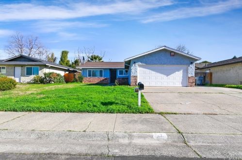 67 Flying Cloud Dr, Oroville, CA 95965-3524