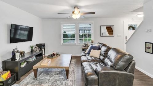 3154 New Hampshire Dr, New Kensington, PA 15068-3545