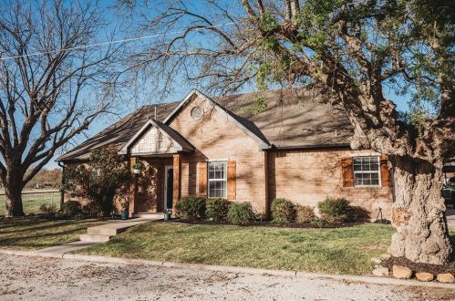 406 Meigs St, Saint Jo, TX 76265-2206