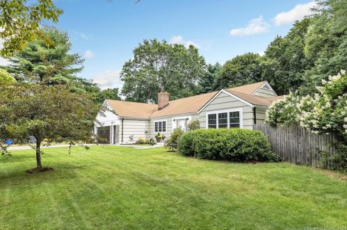 35 Jesse Lee Dr, Bridgeport, CT 06612-1839