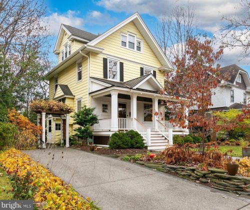 105 7th St, Riverton, NJ 08077-1403