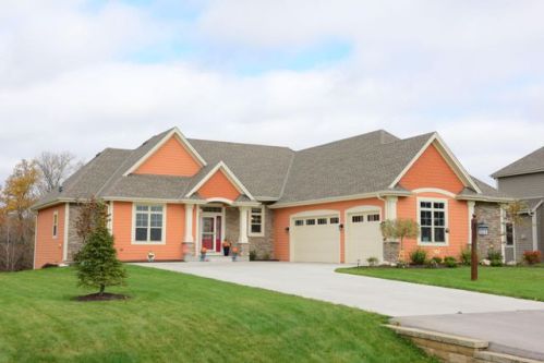 2374 Fenceline Dr, Jackson, WI 53037-8931