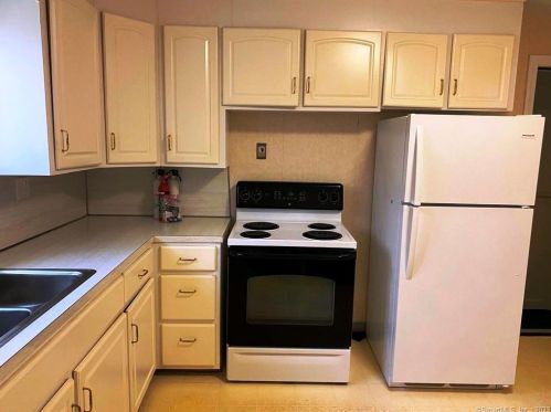 90 Pineridge Dr, Waterbury CT  06716-3134 exterior