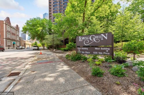 1235 Yale Pl, Minneapolis MN  55403-1949 exterior