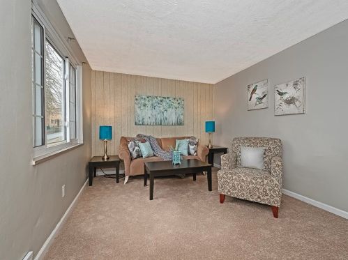 8005 Thon Dr, Verona, PA 15147-1653