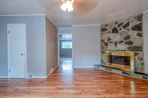 1907 Fox Way, Pittsburgh, PA 15203-1837