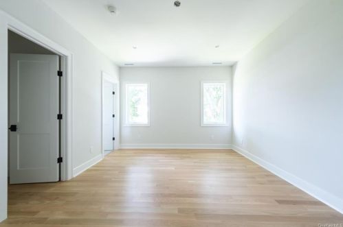 11 Manger Cir, New Rochelle NY  10803-2627 exterior