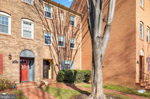 1278 Washington St, Falls Church, VA 22046-3848