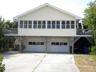 122 Olde Duck Rd, Southern Shores, NC 27949-4533