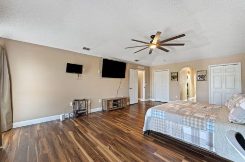 866 Abingdon Ave, Fort Pierce FL  34953-2861 exterior