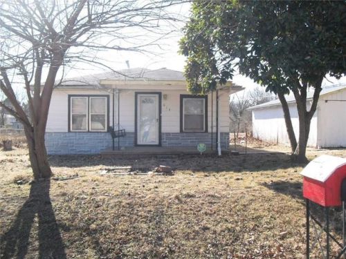 614 Park St, Tecumseh, OK 74873-3628