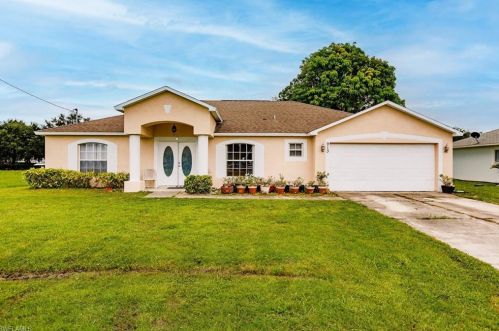 913 4th Pl, Cape Coral, FL 33990-1519