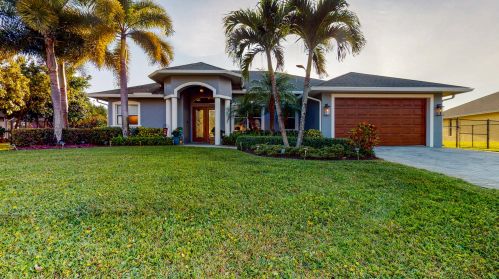 317 Fisk Rd, Fort Pierce, FL 34984-8921