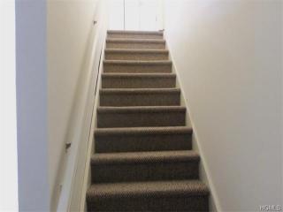 27 Winchester Ave, Peekskill NY  10566-6802 exterior