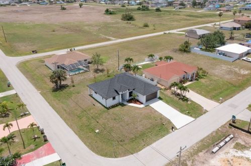 3718 41st St, Lehigh Acres, FL 33976-4217