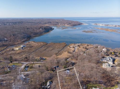 16 Fishermans Cv, Mount Sinai, NY 11766-1202