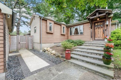 78 Washburn St, Lake Grove, NY 11755-2738