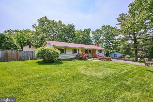 903 3rd St, Herndon, VA 20170-3247