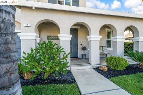 15 Solstice Ct, Oakley CA  94561-1759 exterior
