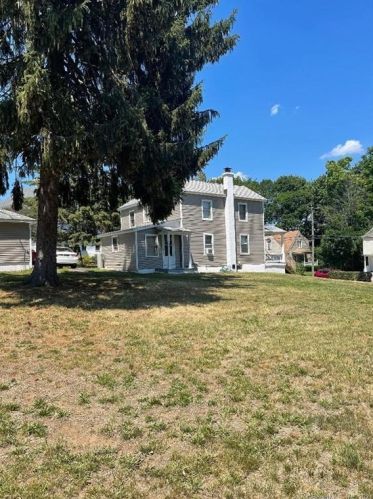 89 Franklin St, Ansonia, CT 06401-1239