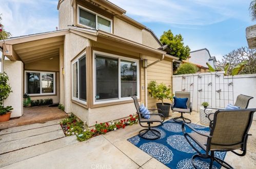 513 15th St, Huntington Beach CA  92648-4045 exterior