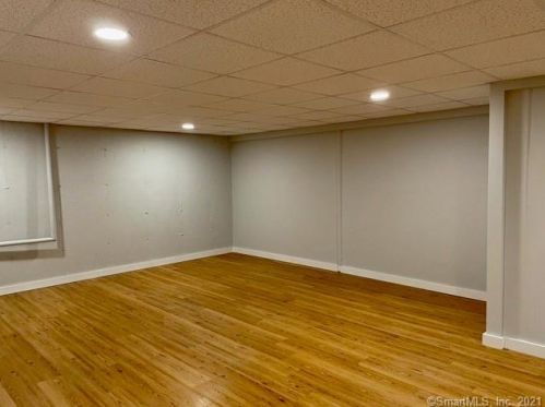 1200 Cornerstone Ct, Cheshire CT  06410-1860 exterior