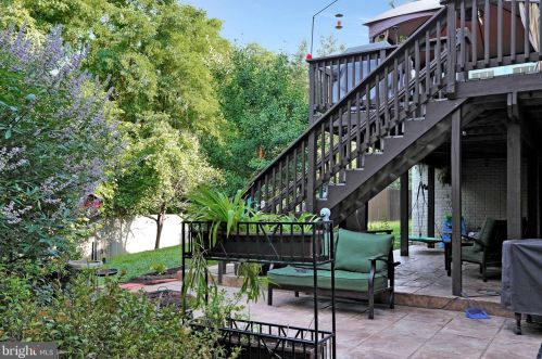 357 Locust Grove Dr, Purcellville VA  20132-3285 exterior