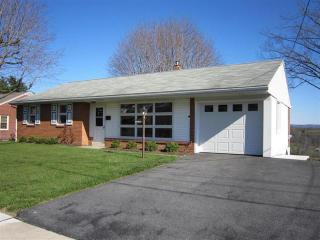 1233 Main St, Akron, PA 17501-1636
