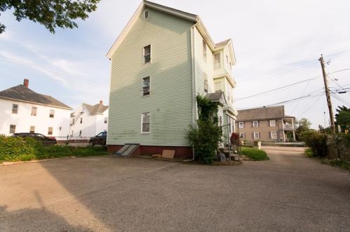 92 Kickemuit Rd, Warren RI  02885-1912 exterior