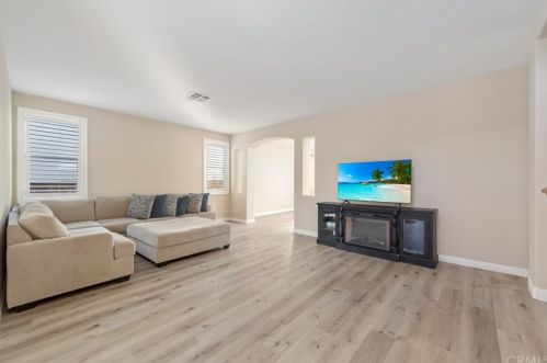 33260 Embassy Ave, Temecula CA  92592-1362 exterior