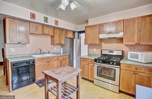 418 Earl St, Saint Paul MN 55106-2706 exterior