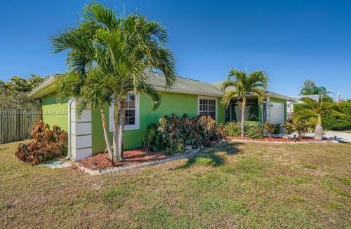 652 Kenyoun St, Fort Pierce, FL 34983-1872