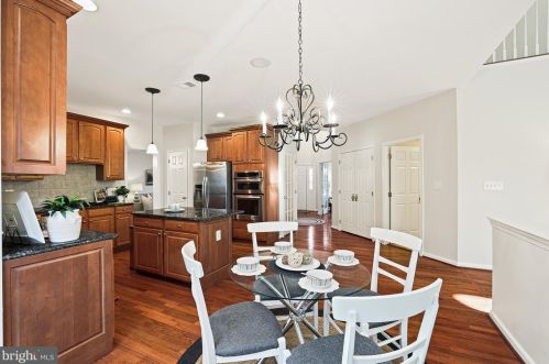 3211 Winter Sun Ter, Herndon VA  20171-1939 exterior