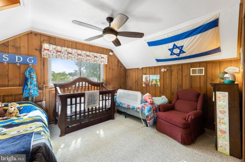 40 Wesleyan Dr, Trenton NJ  08690-1945 exterior