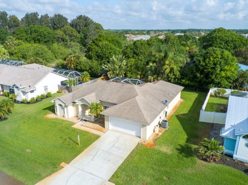 4920 48th Pl, Vero Beach, FL 32967-0921