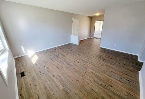 351 Amsterdam Dr, Xenia, OH 45385-5303