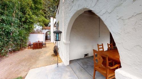 15560 Leadwell St, Van Nuys CA 91406-3110 exterior