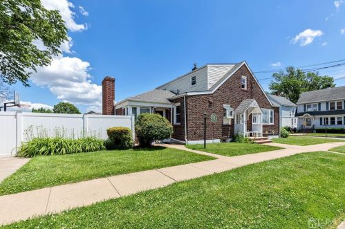 180 Grenville St, Woodbridge NJ  07095-1834 exterior