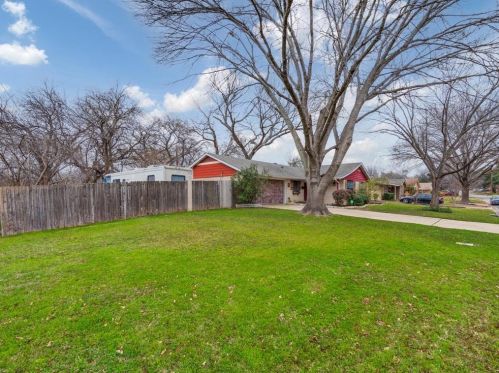 612 Bayless Dr, Euless, TX 76040-5102