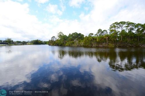 952 Schumann Dr, Sebastian, FL 32958-5326