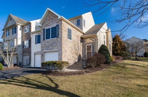 6060 Eli Cir, Macungie, PA 18062-8215