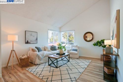 32824 Oakdale Ct, Union City CA  94587-5426 exterior