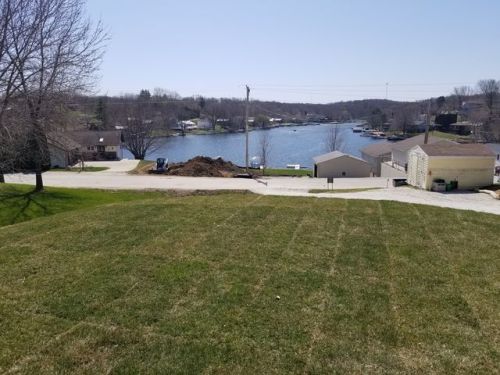 5213 Lakeshore Dr, Brooklyn, IA 52211-9554